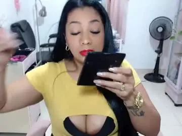 Titsbiglovers  live sex cam