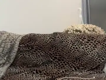 Caseyyyhere  live sex cam