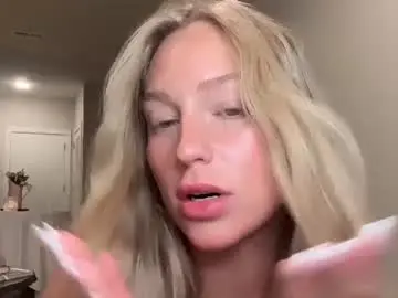 Caseyyyhere  live sex cam