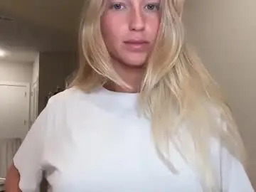Caseyyyhere  live sex cam