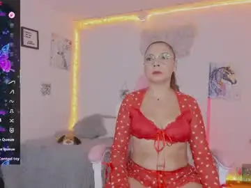 Milfaaura  live sex cam