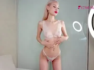 Moonnshinee  live sex cam