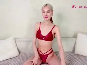 Moonnshinee  live sex cam