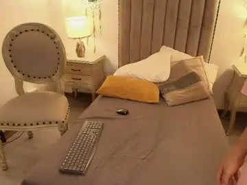 Nia_fox_7  live sex cam