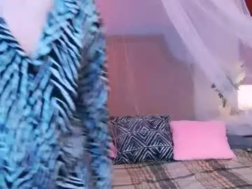 Strawbunnybite  live sex cam