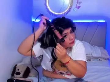 Latinamav22  live sex cam