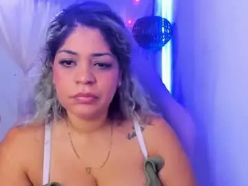 Latinamav22  live sex cam