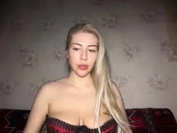 Luxsonyastar  live sex cam