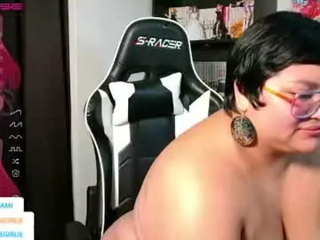Moshpitmami  live sex cam