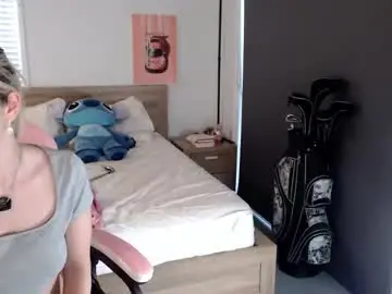 Novakitty4  live sex cam