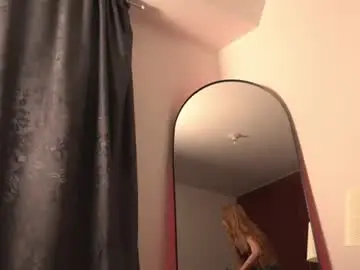 Suki_3  live sex cam