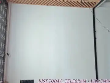 Elyaplegg  live sex cam