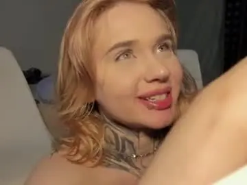 Elyaplegg  live sex cam