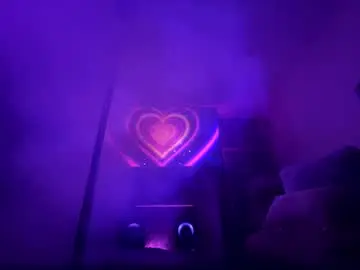 Honeyybunnlover  live sex cam