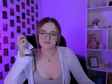 Luna_berryy  live sex cam