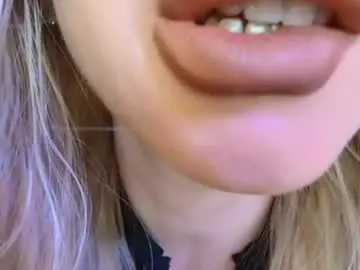 Velvet_kissx  live sex cam