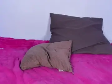 Cuttie_blondie_dh  live sex cam