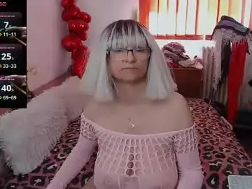 Milfdolores  live sex cam