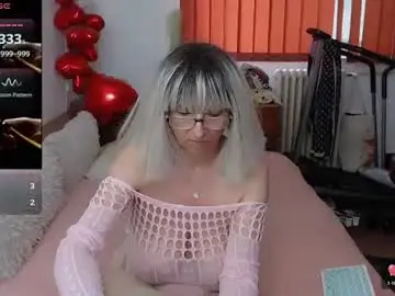 Milfdolores  live sex cam