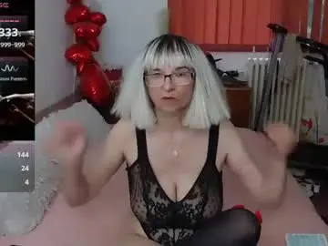 Milfdolores  live sex cam