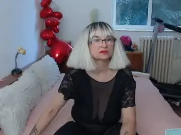 Milfdolores  live sex cam