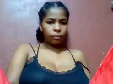 Rovaelyah  live sex cam