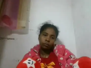 Rovaelyah  live sex cam