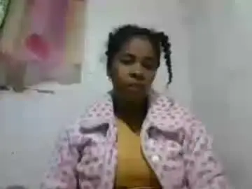 Rovaelyah  live sex cam