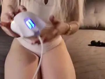 Avr0ria  live sex cam