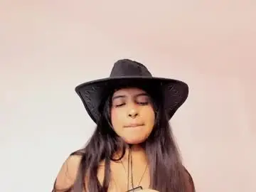 Elenna_salvatoree  live sex cam