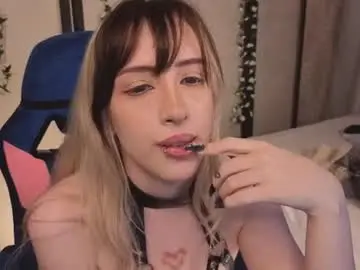 Nerdy_freyua  live sex cam