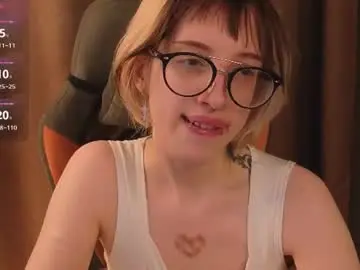 Nerdy_freyua  live sex cam