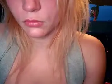 Chellybum28  live sex cam