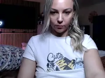 Cumguzzlingskank  live sex cam