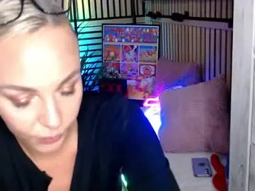 Cumguzzlingskank  live sex cam