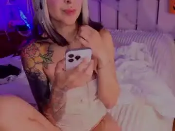 Mooncinna  live sex cam