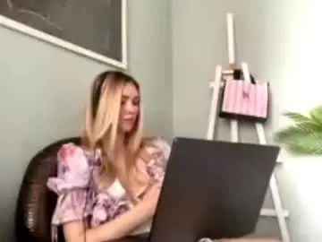 Deirdrehagon  live sex cam