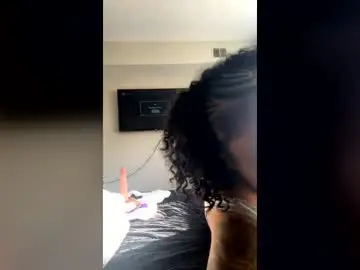 Isthatlocsoffun  live sex cam