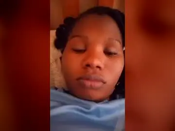 Momsdoll  live sex cam