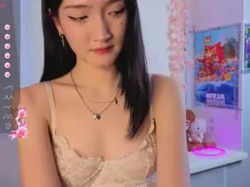 Yung_leana  live sex cam