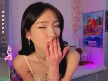 Yung_leana  live sex cam