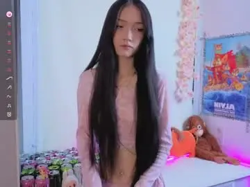 Yung_leana  live sex cam