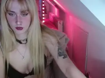 Goldiehanny  live sex cam