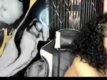 Heluehorny13  live sex cam