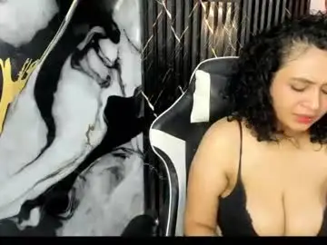 Heluehorny13  live sex cam
