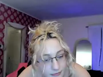 Switchykitty  live sex cam