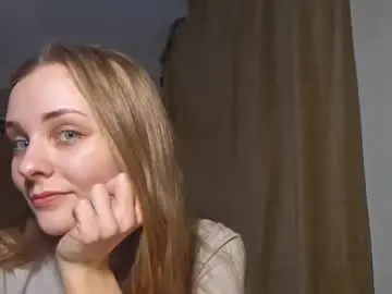 Kizzyangry  live sex cam