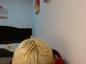 Mackenziemoon  live sex cam