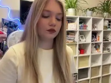 Maisiehtwe  live sex cam