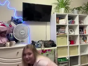 Maisiehtwe  live sex cam